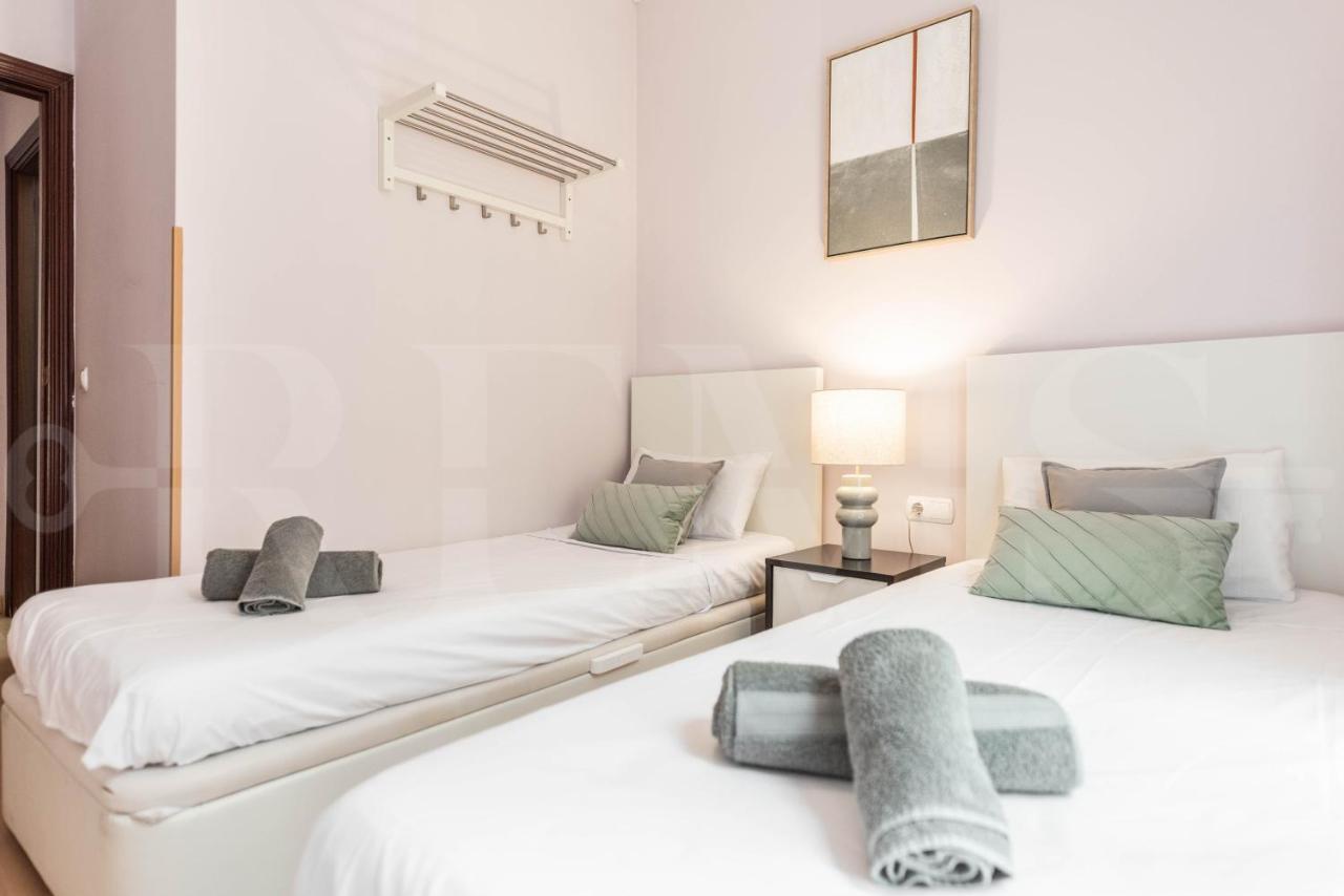 Inviting Apartment In The Heart Of Malaga By Rems Екстериор снимка
