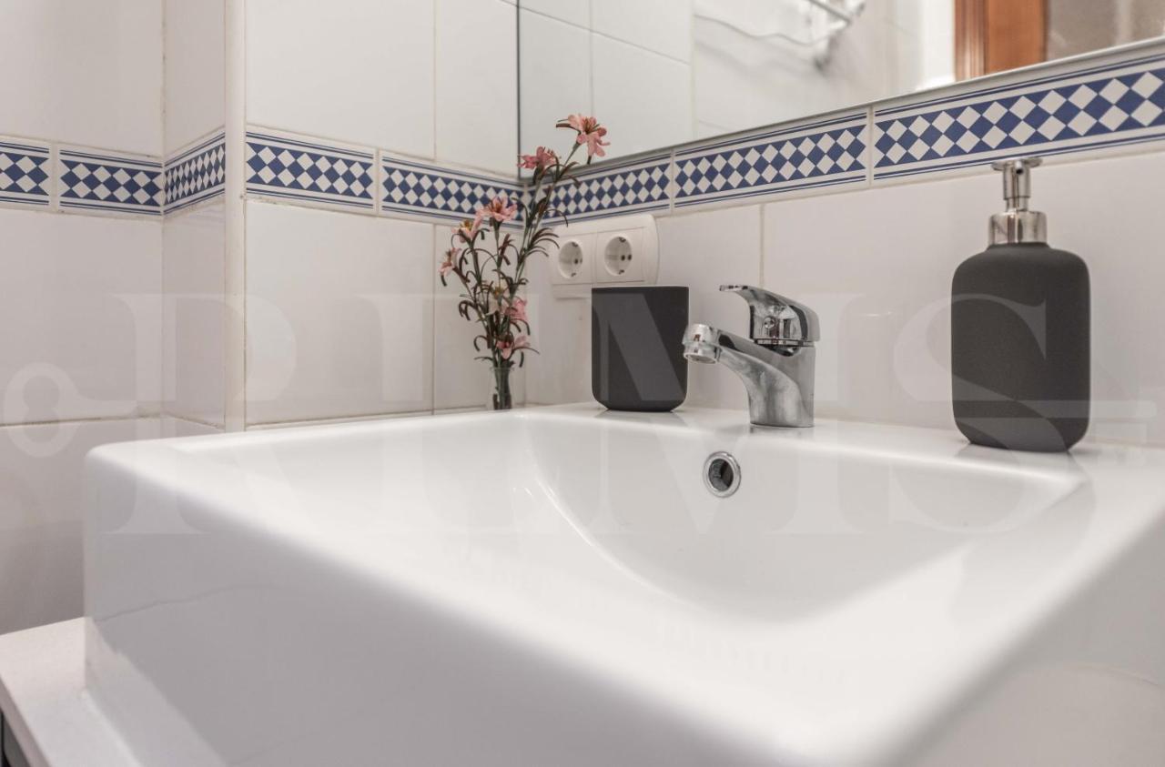 Inviting Apartment In The Heart Of Malaga By Rems Екстериор снимка